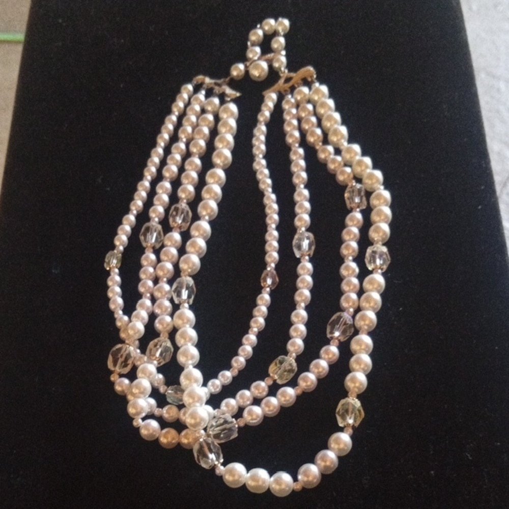 Elegant Faux Pearl and Crystal Necklace